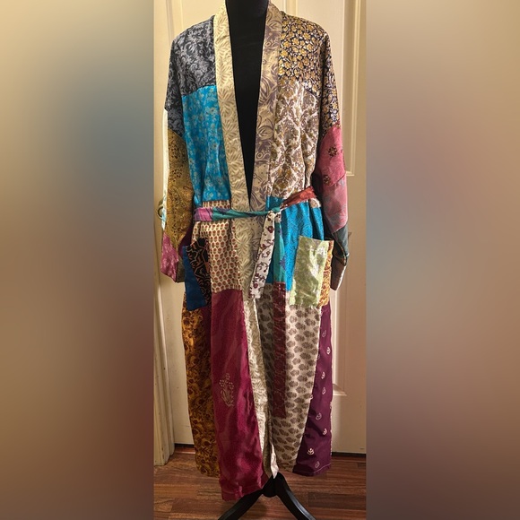Colorful Patchwork Kimono Robe with Pockets - Picture 6 of 15